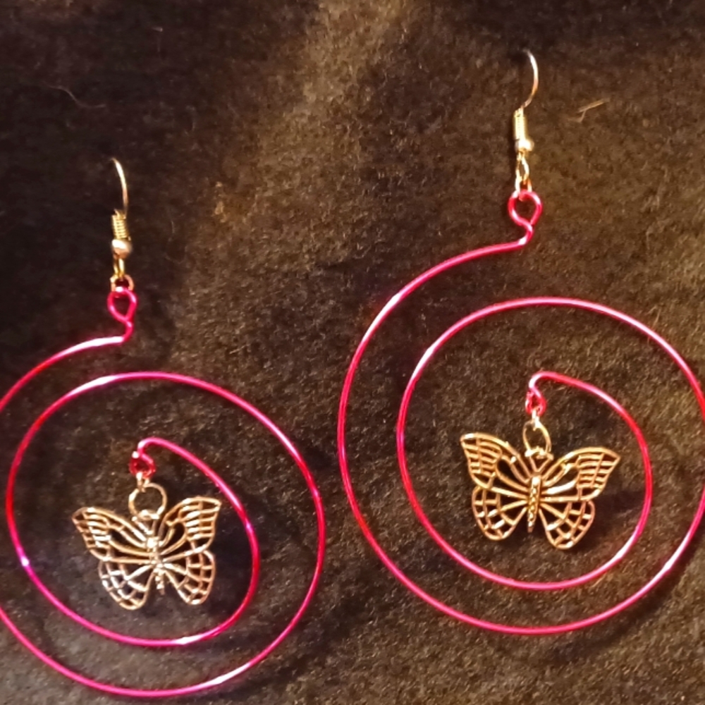 Pink aluminum wire spiraled to a butterfly.